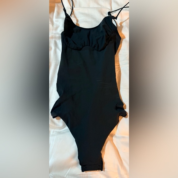 SKIMS NWOT Seamless Everyday Sculpt Bodysuit - Picture 4 of 7